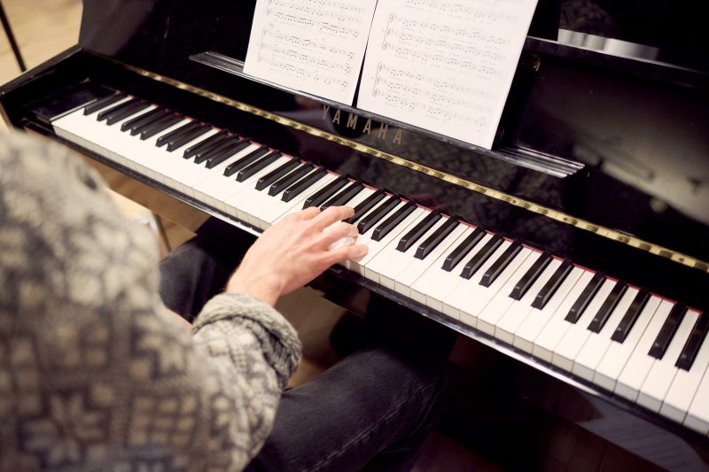 Klaver Med Hånd Og Noder Spot