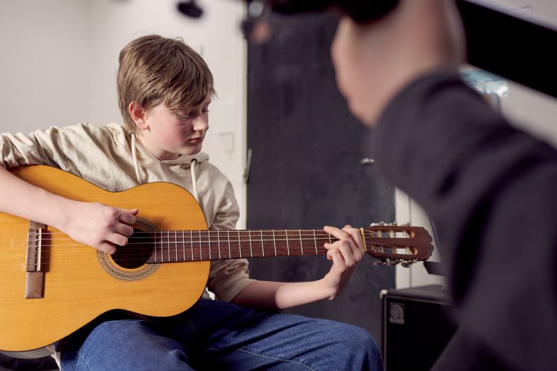 Unge Akustisk Guitar Vupti 800