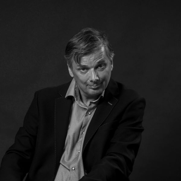 Lars Bo Kujan Sorthvid Kvadrat 600